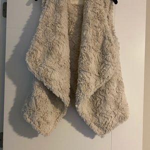 Dylan faux fur vest size M